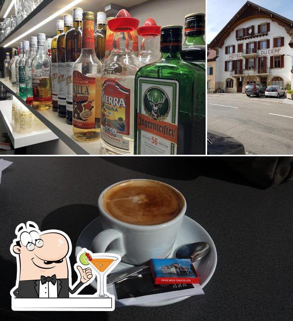 La immagine di bevanda e esterno da Le Pub des Ponts