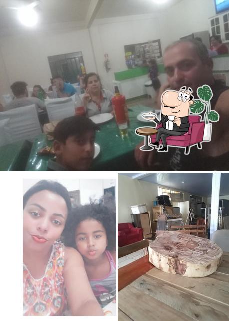 Veja imagens do interior do Pizzaria Vezaro