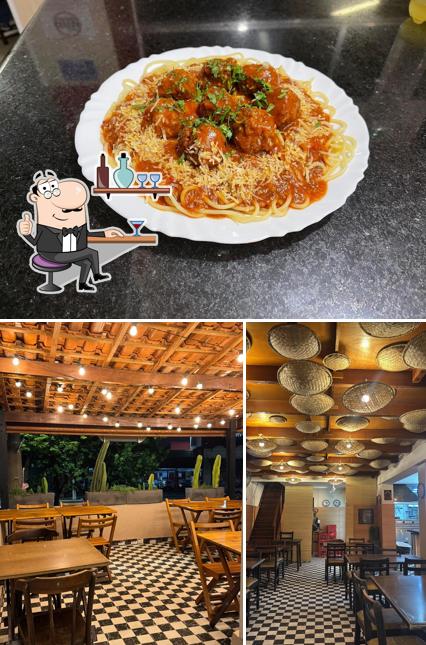 Esta é a foto apresentando interior e comida no Bar Do Dedé