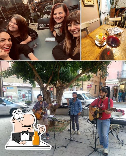 Goditi un drink a Cafè Retrò