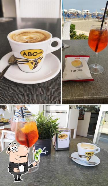 Goditi qualcosa da bere a Bar Ristorante La Conchiglia