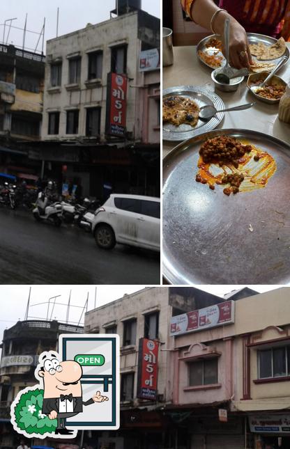 Among various things one can find exterior and food at Modern Parotha House