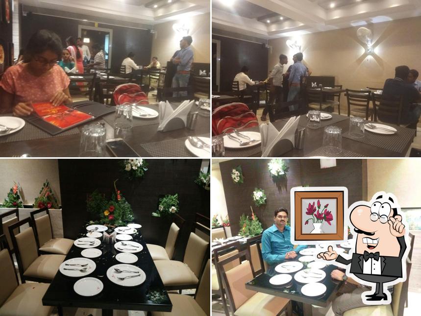 The interior of Yakhani Biryani Solapur