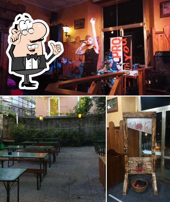 Gli interni di Excalibur pub