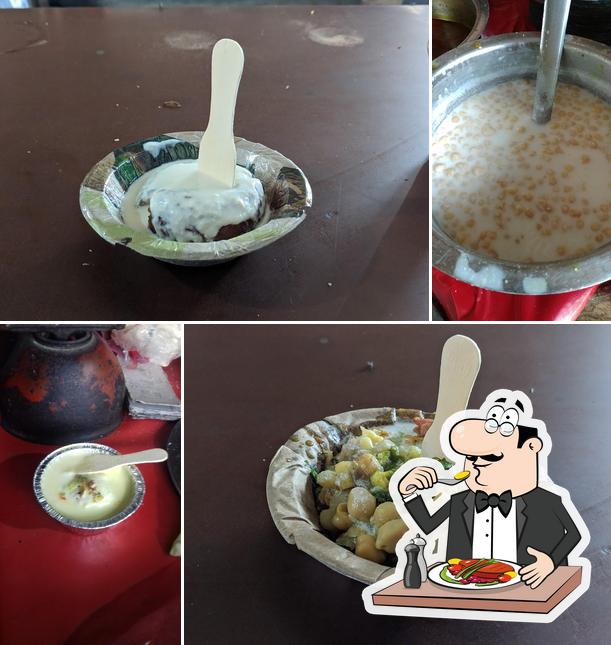 Food at Chachi Ke Rasgulla