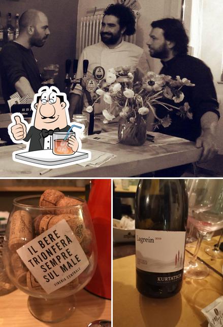 La bevanda e bancone da bar del ristorante