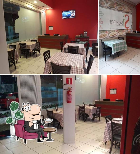 O interior do Si Signore Pasta Delivery