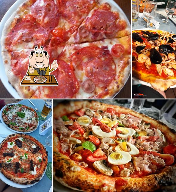 Prova una pizza a Il Covo Ristorante Pizzeria Giardini Naxos