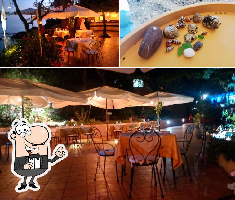 Questa è la foto che mostra la interni e cibo di Santojanni Lounge Beach - Maratea