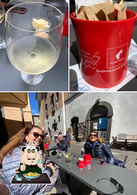 Bar Duomo si caratterizza per la cibo e interni