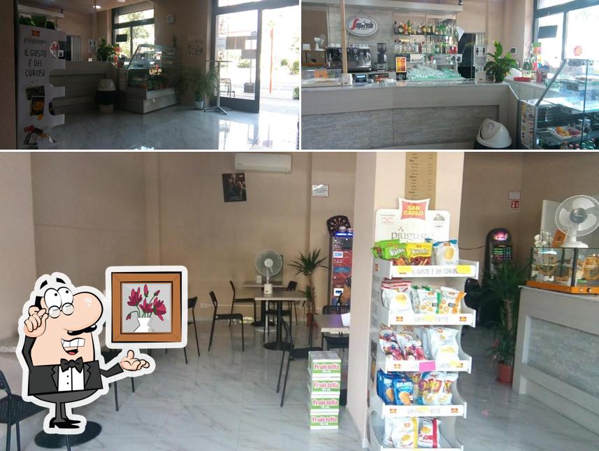 Dai un'occhiata agli interni di Ciao Bar