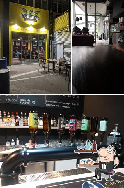 La immagine della interni e bancone da bar di LOO-BLAH-NAH Craft Brewery - Cafe