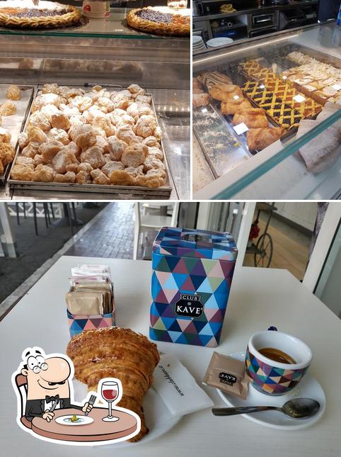 Platti al Pasticceria Colella