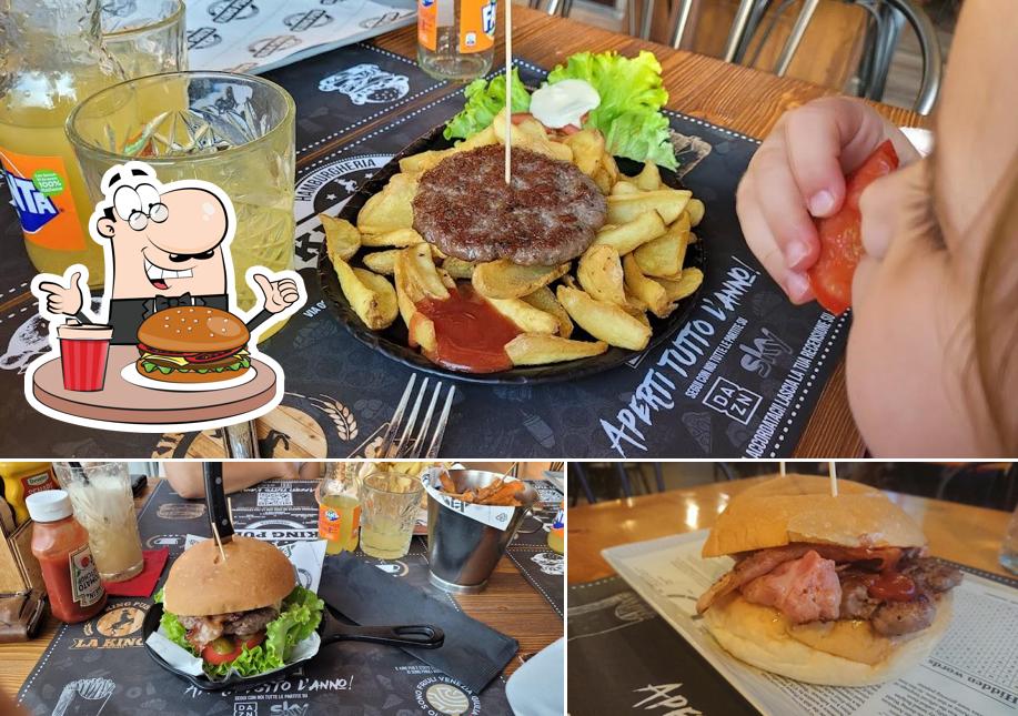 Prenditi un hamburger a King Pub - Lignano Sabbiadoro
