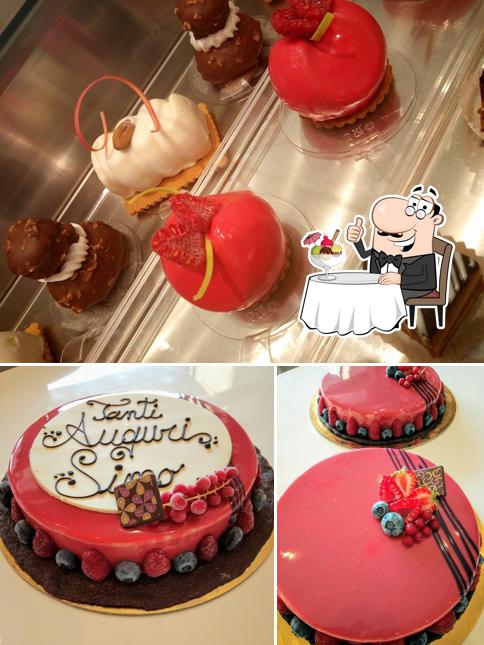 Candrina Panetteria - Pasticceria - Caffetteria - Gelateria serve un'ampia varietà di dolci