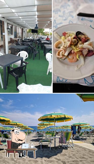 Guarda la immagine che presenta la interni e cibo di White beach Bianco (RC)