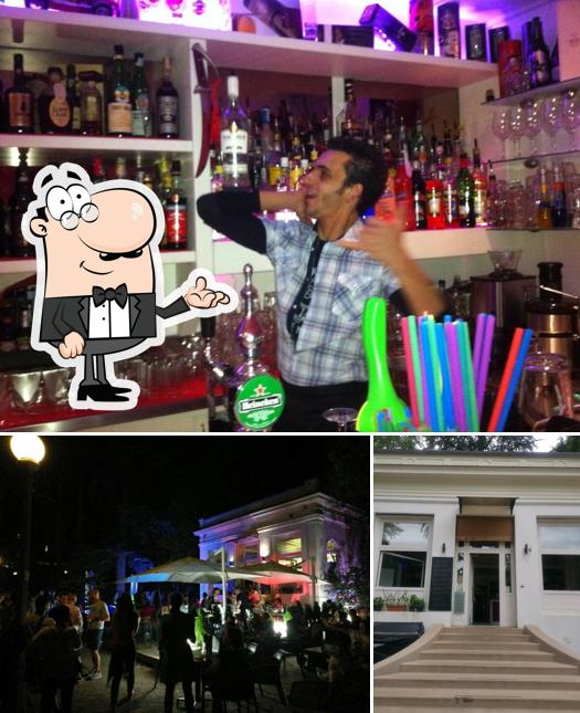 Tra le diverse cose da Cafè Elisabeth si possono trovare la interni e bancone da bar