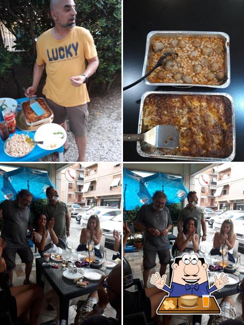 AmbaraBar Café si caratterizza per la cibo e tavolo da pranzo