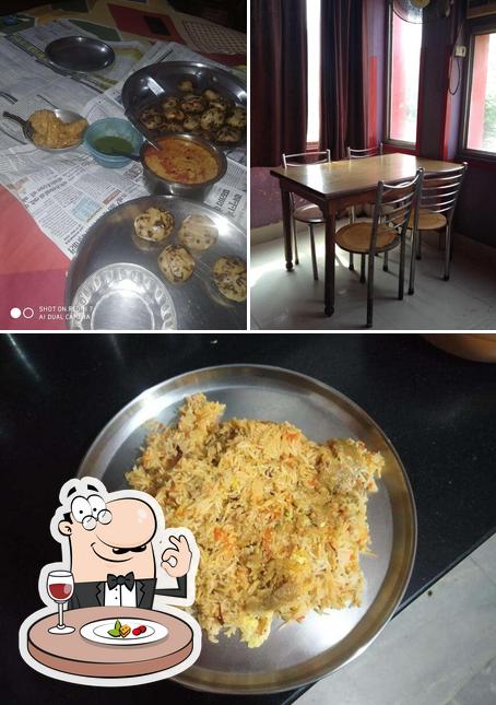 The image of Dabs Food World’s food and interior