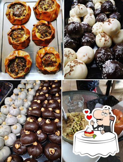 Central Bar di Valerio Emanuele serve un'ampia selezione di dolci