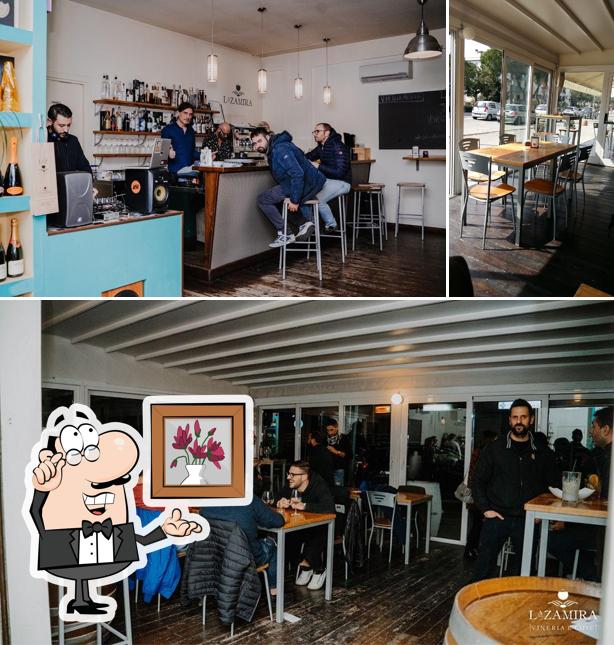 Gli interni di La Zamira Vineria e Caffè