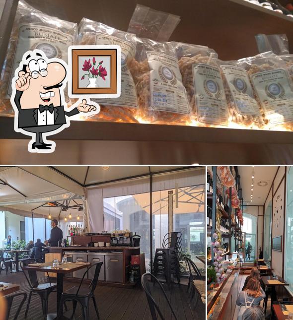 La interni e cibo del ristorante