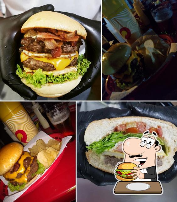 Delicie-se com um hambúrguer no Celso Lanches Guararapes