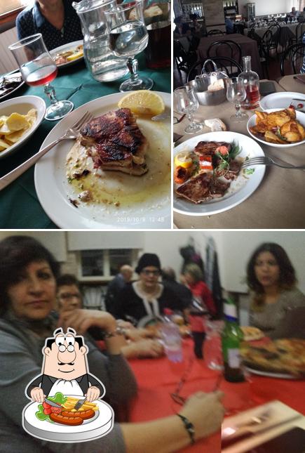 La Pirainella Ristorante Pizzeria si caratterizza per la cibo e bancone da bar