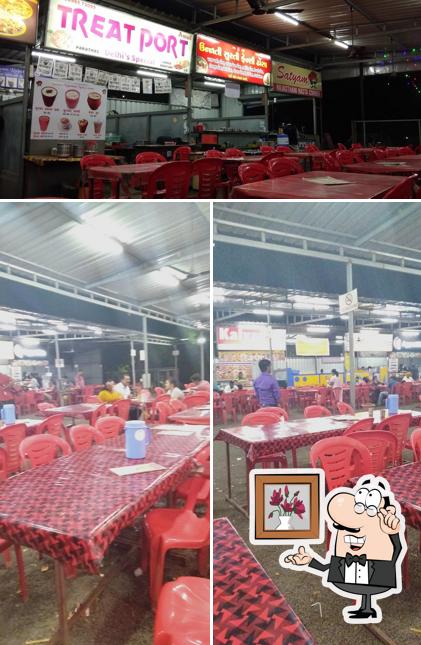 The interior of Streat Food Bharuch Bharuch