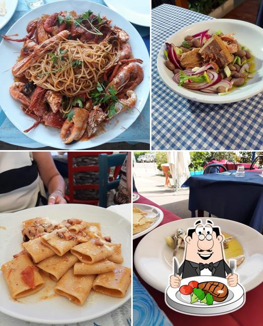 Prenditi i piatti di carne a Tavola Azzurra 2 cibo da asporto