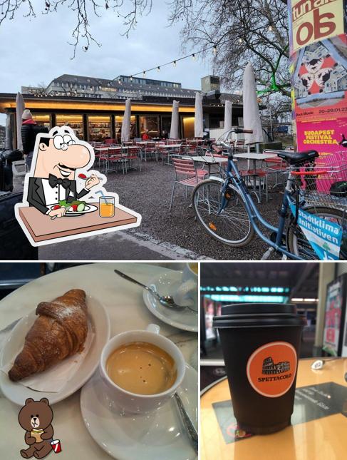 Guarda la foto che mostra la cibo e esterno di Spettacolo