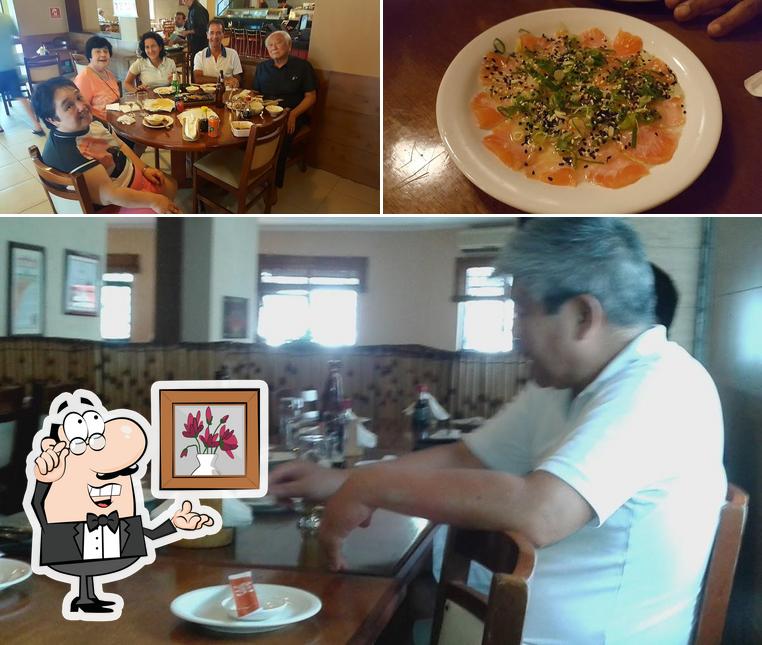 A interior e comida do restaurante