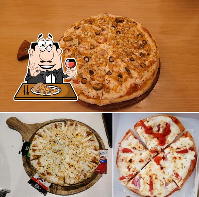Order pizza at CAFE 18