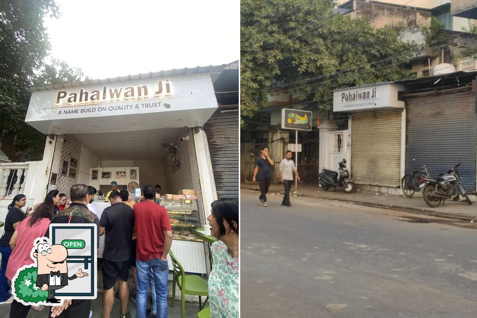 The exterior of Pahalwan Ji Special Mattha