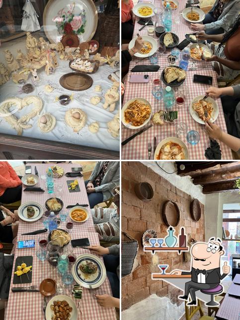 Siediti a un tavolo di Trattoria S'Arrastu