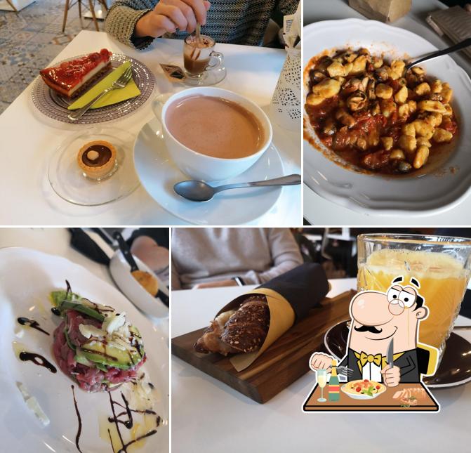 Platti al Caffè dell'Orologio Maranello