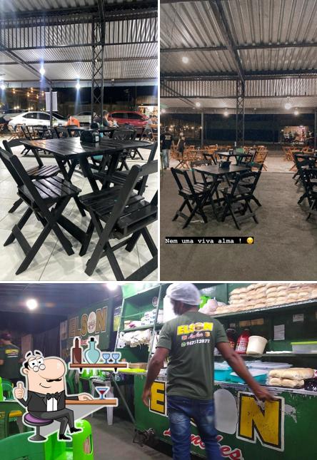 O interior do ELSON LANCHES