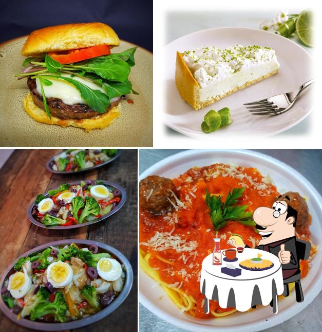 Experimente um hambúrguer no Família Molina Restaurante E Empório