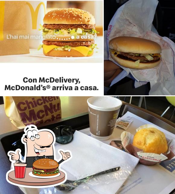 McDonald's Roma Tor Bella Monaca offre un'ampia gamma di opzioni per gli amanti dell'hamburger