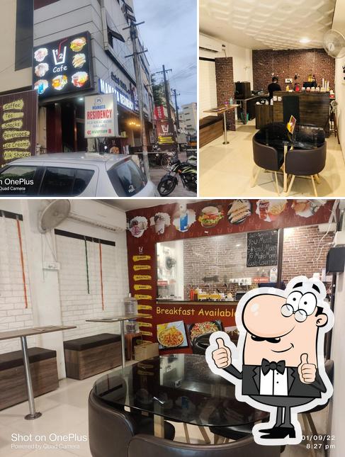 Here's a photo of 1/2 cafe