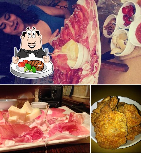 Prenditi i un pasto a base di carne a Salsamenteria