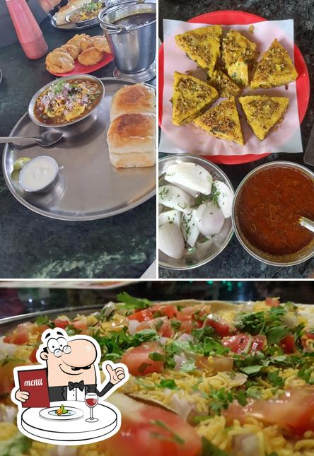 Meals at गारंबी हॉटेल