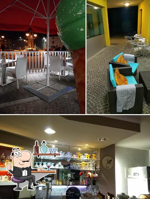 Gli interni di Alice's Cafè