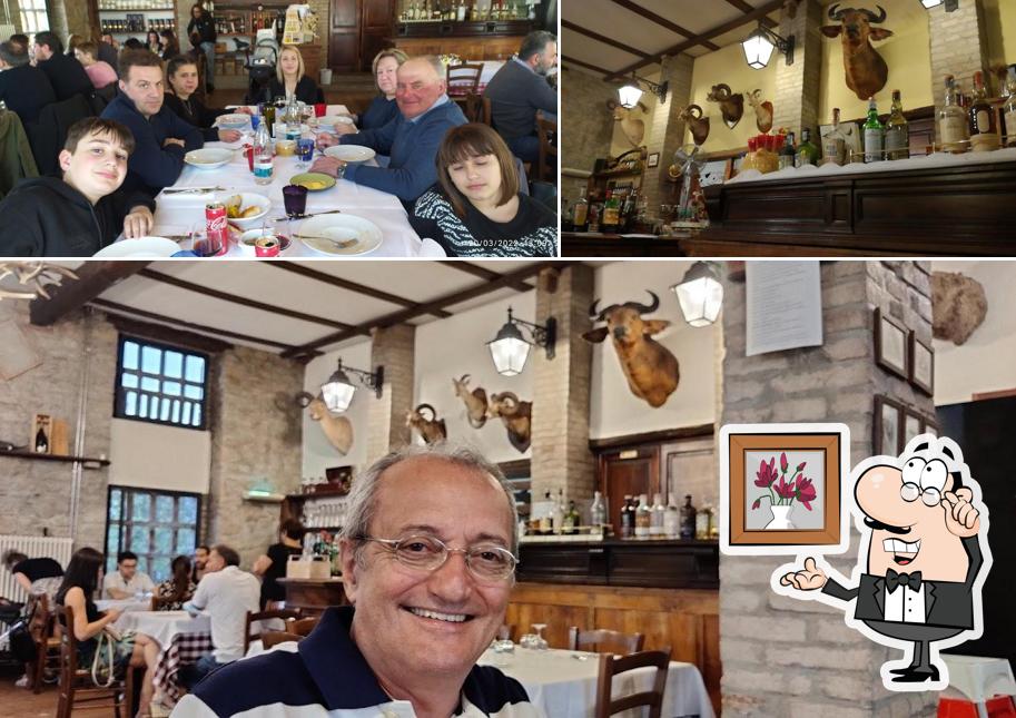 Siediti a un tavolo di Circolo della Caccia Monte Vangelo