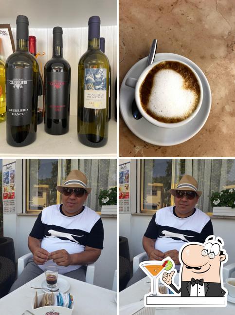 Via Roma Cafè si caratterizza per la bevanda e tavolo da pranzo