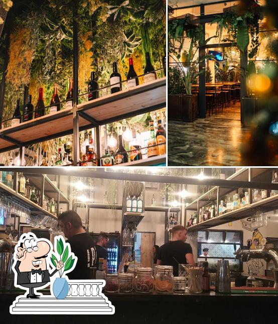Questa è la foto che raffigura la esterno e bancone da bar di I PORTICI Beerstrot Italiano - Gallipoli