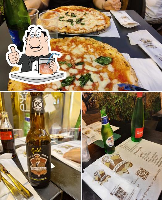 Tra le varie cose da L'antica Pizzeria Da Michele si possono trovare la bevanda e pizza