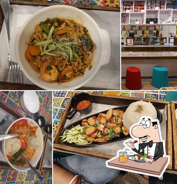 Food at MR. K RAMYUN CAFE