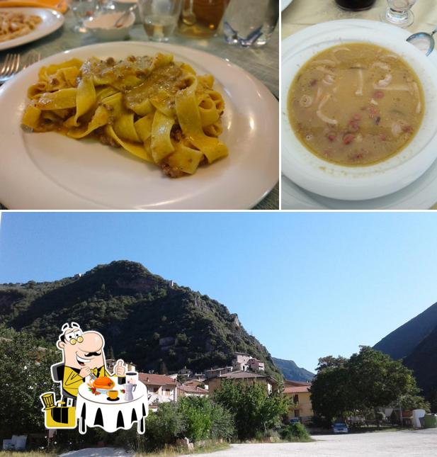 La immagine di cibo e esterno da Hotel ristorante pizzeria Umbria