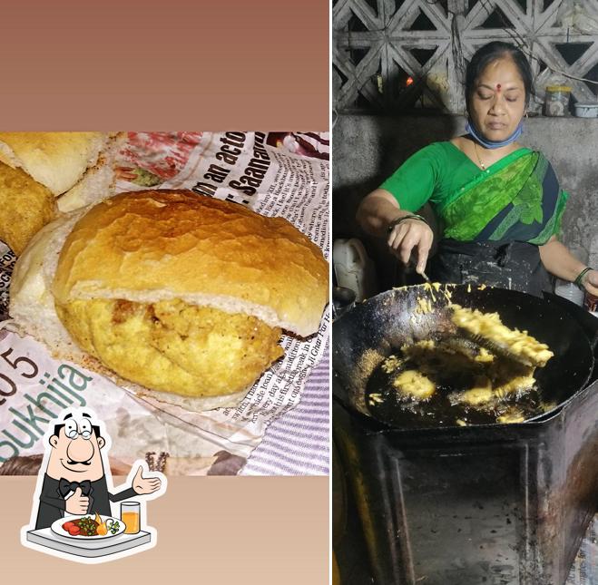 Food at Aunty ka Vada Pav